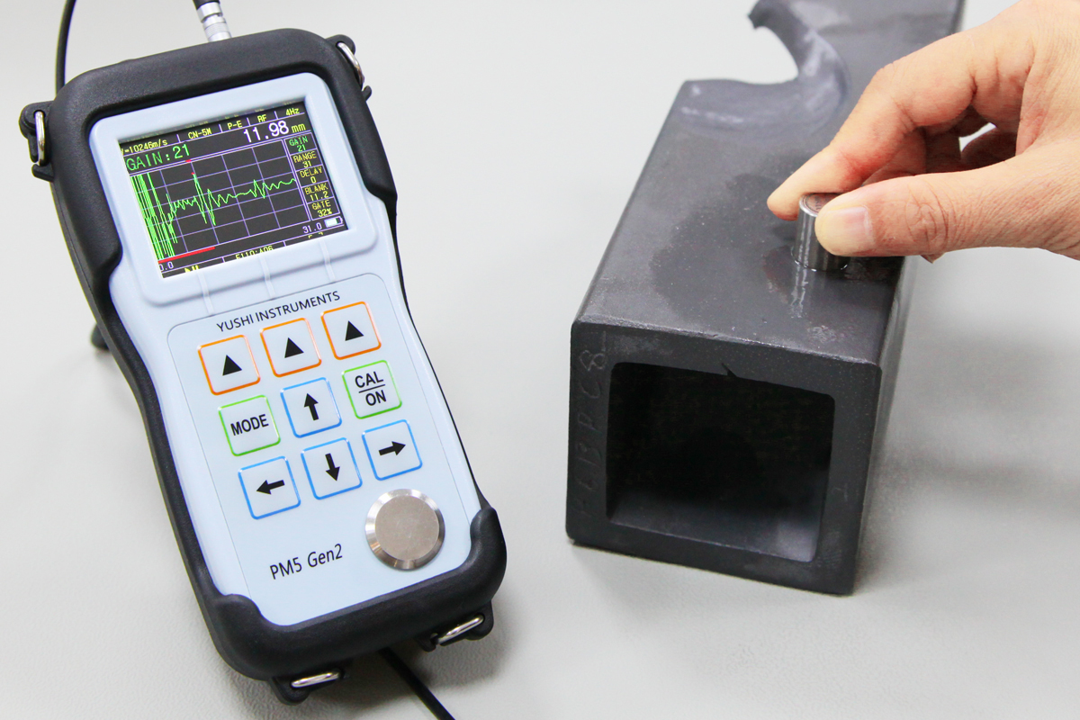 Measure Silicon Carbide Bricks thickness by YUSHI ultrasonic thickness gauge